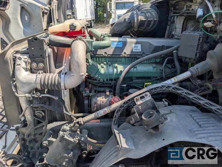2017-volvo-vnl-t/a-day-cab,-volvo-engine-d13-425-h.p.,-odometer-reading-(miles)-823485,-volvo-i-image-25