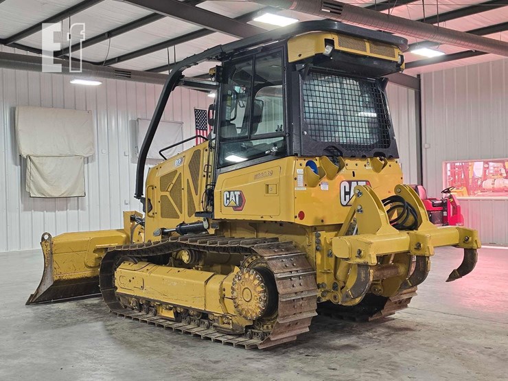 2021-caterpillar-d2-image-4