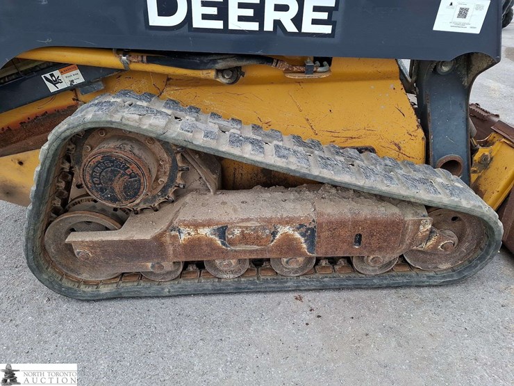 2012-deere-323d-image-16