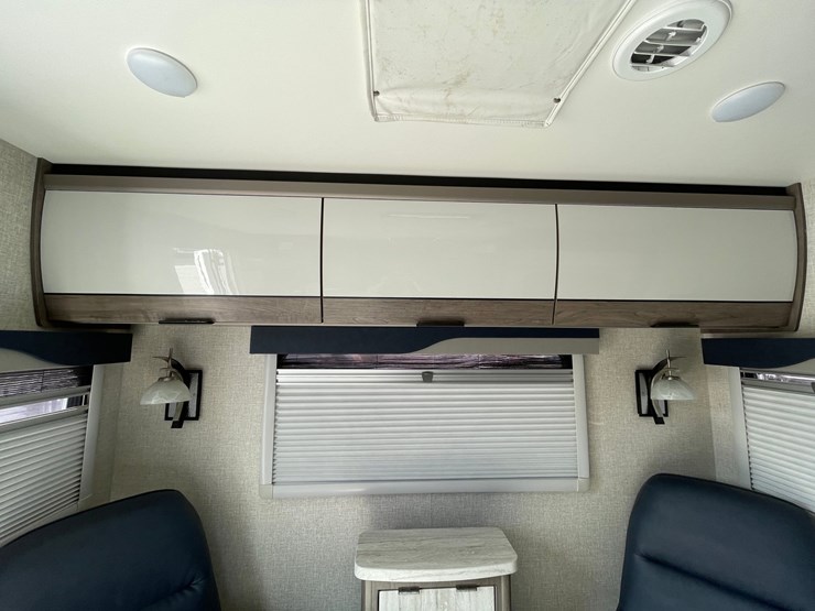 #2824-•-2022-lance-travel-trailer,-(has-new-mexico-title)-image-18