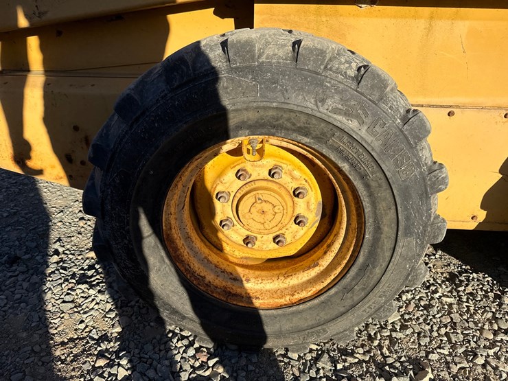 new-holland-lx885-image-44