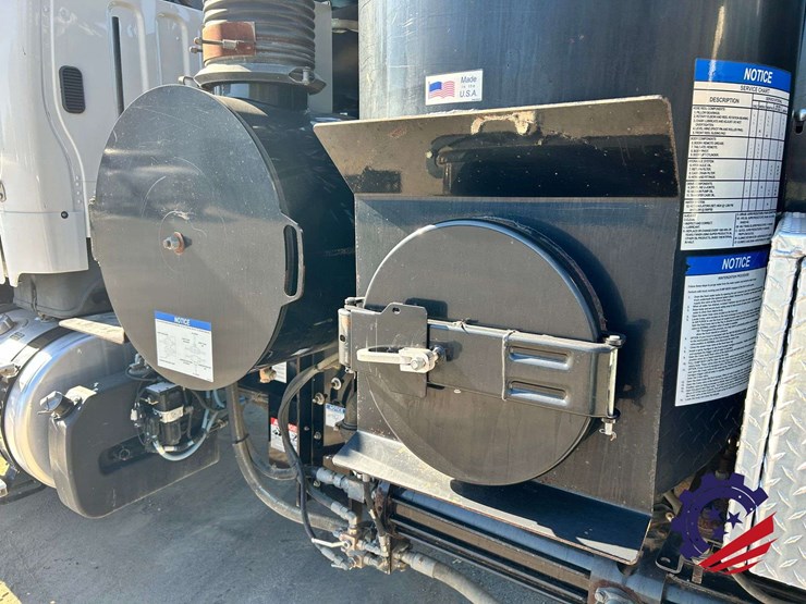 2019-freightliner-114sd-image-70