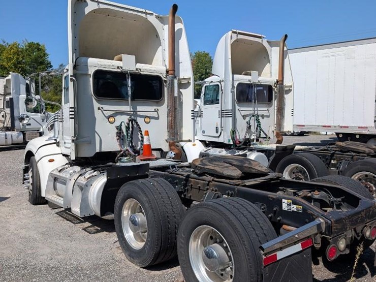 2014-peterbilt-386-image-13