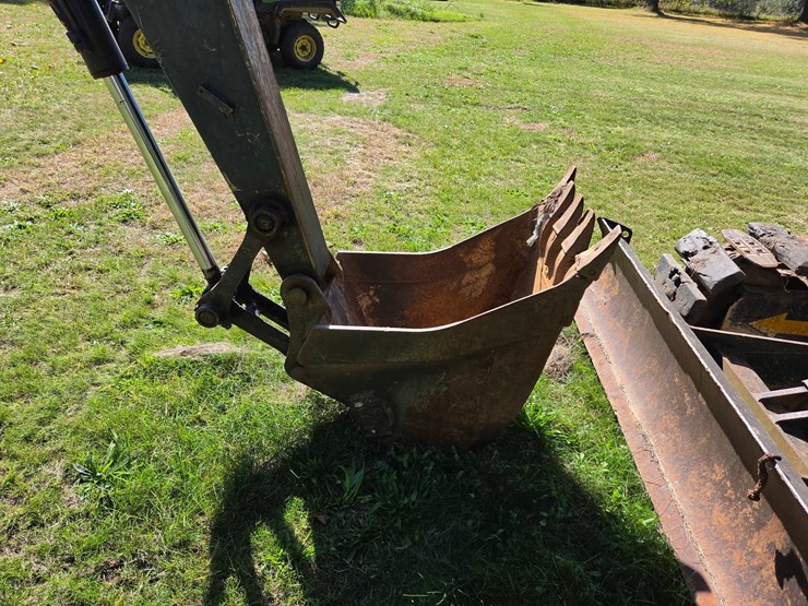 2017-deere-75g-image-10