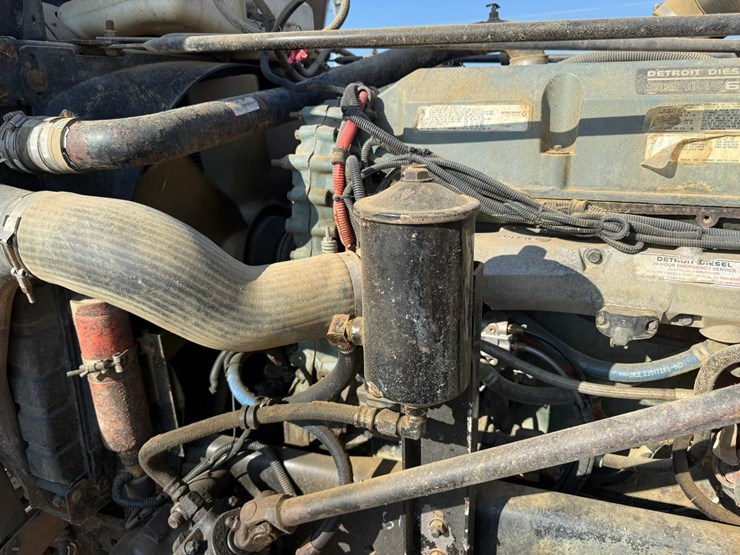 2003-freightliner-fld120-image-188