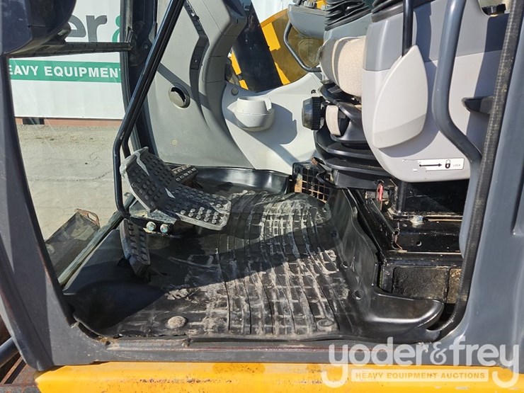 2017-deere-75g-image-29