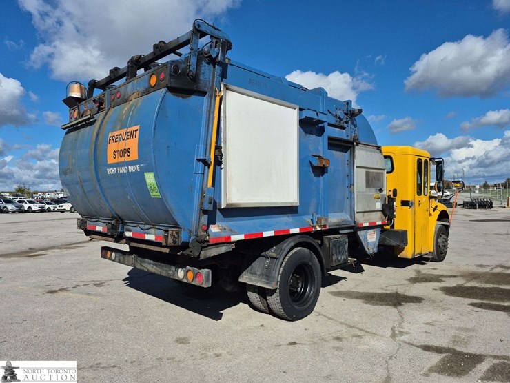 2018-freightliner-m2-106-image-5