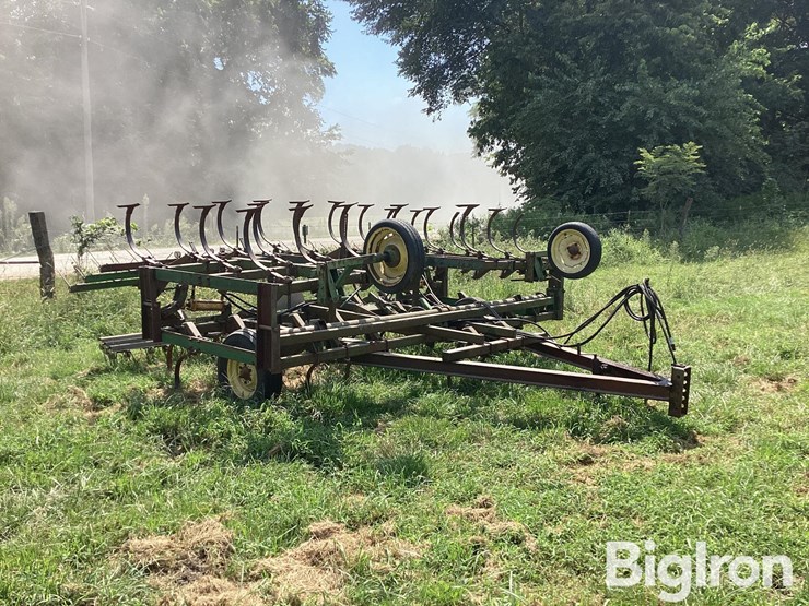 john-deere-1010-image-3