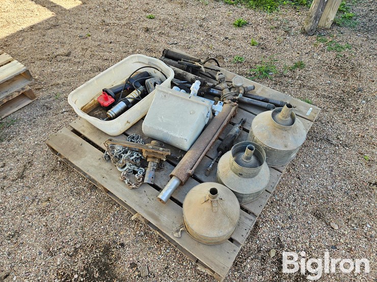 electric-grease-gun,-hydraulic-cylinder-and-other-items-image-4