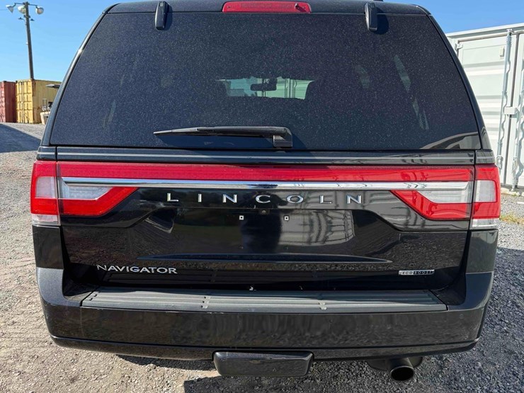 2015-lincoln-navigator-image-4