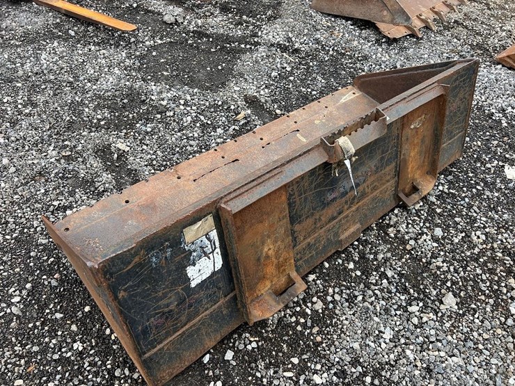 caterpillar-74”-skid-steer-bucket-image-2