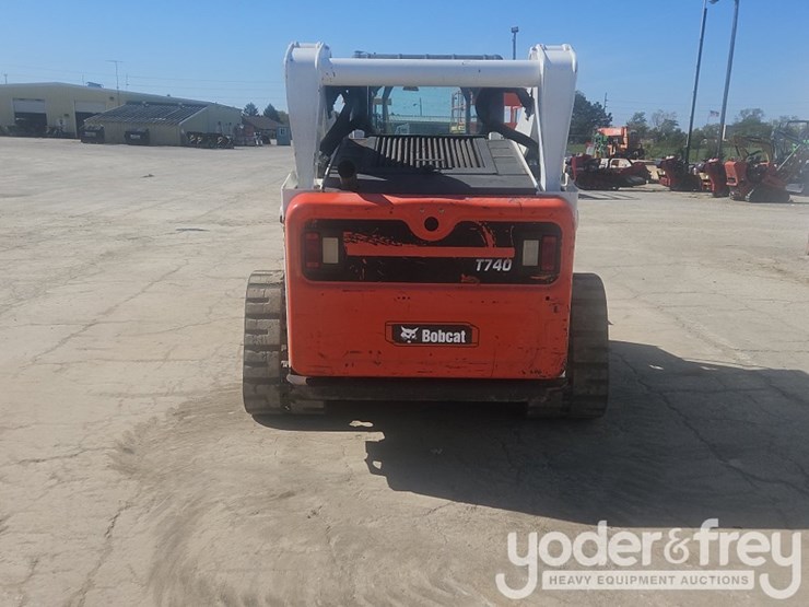 2016-bobcat-t740-image-8