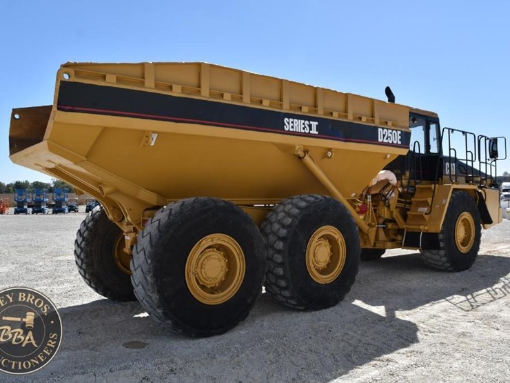 1997-caterpillar-d250e-ii-image-19