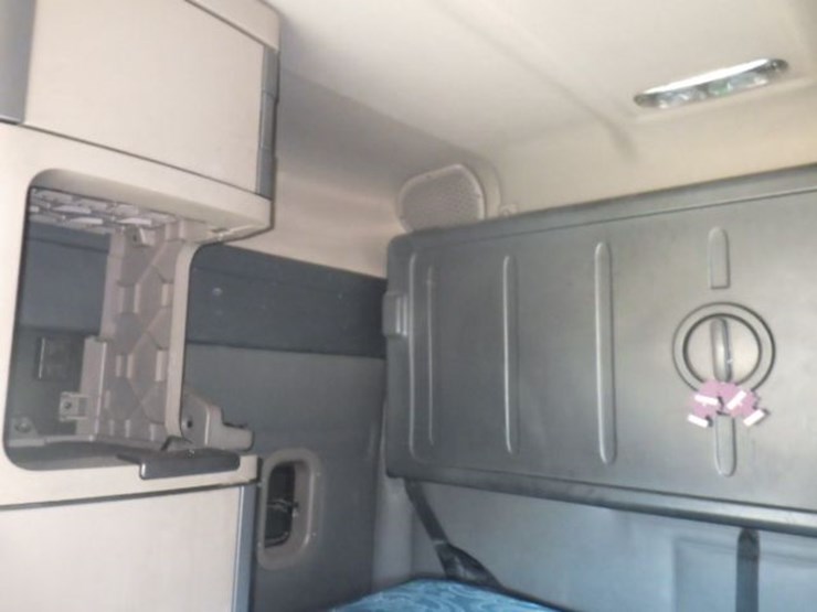 2020-freightliner-cascadia-125-image-21