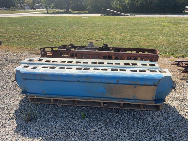 (2)-original-sturtevant-model-train-cars-image-1