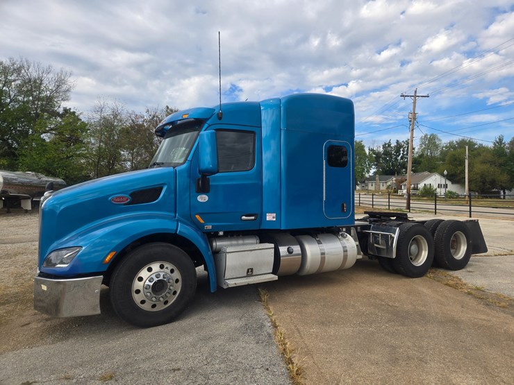 2020-peterbilt-579-image-4