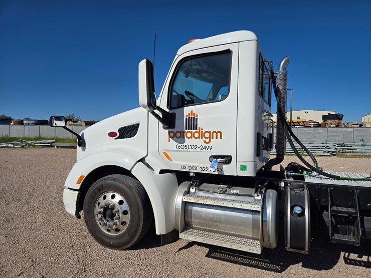2018-peterbilt-579-image-5