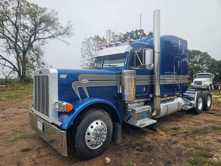 2001-peterbilt-379-image-3