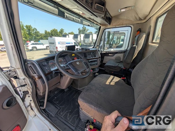 2018-volvo-10-image-21