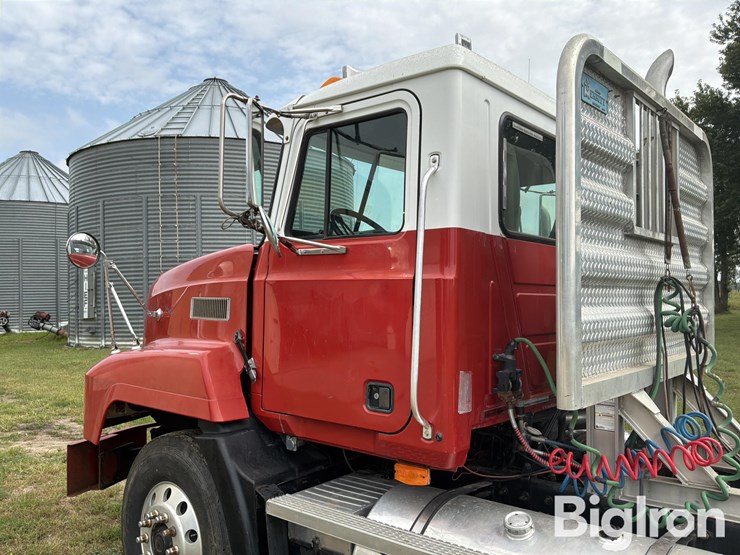 1998-mack-ch613-image-12