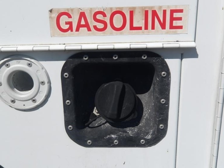 2011-ford-f550-image-8