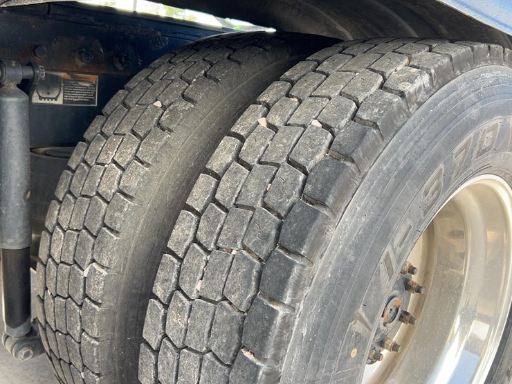 2018-peterbilt-579-image-57