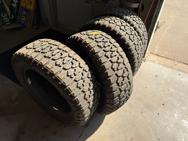 #42067-•-lot-of-(4)-lt275/60r20-tires-inv#42067-image-1