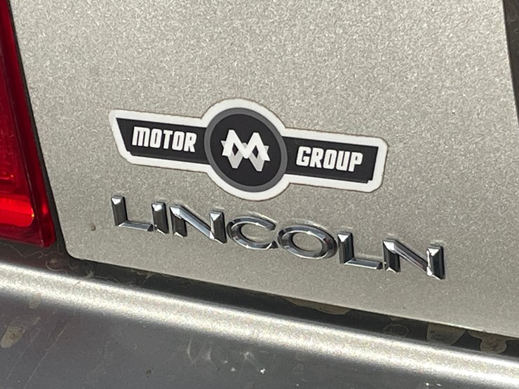 #201-•-2005-lincoln-town-car-(has-wi-title)-image-109