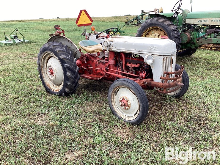1951-ford-8n-image-3
