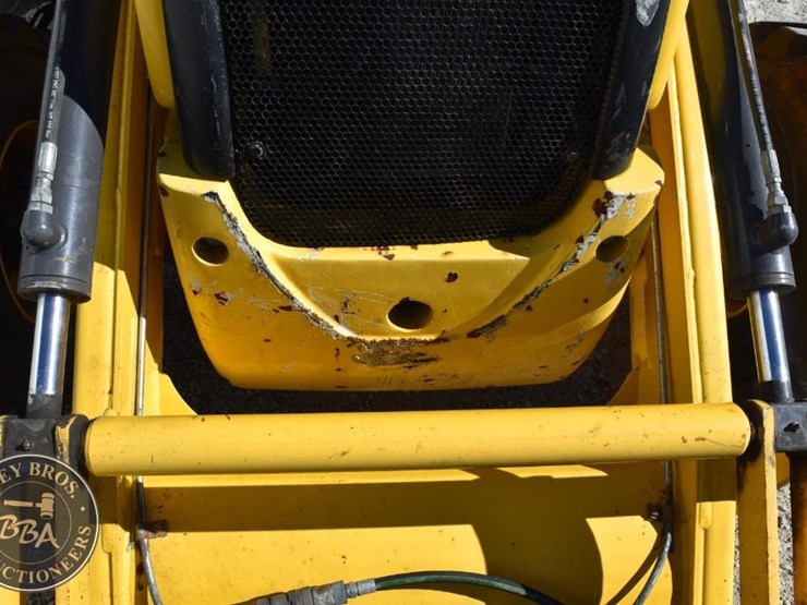 2013-new-holland-b110c-image-46