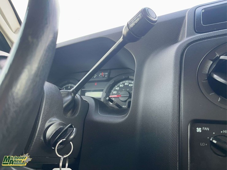 2013-ford-cargo-image-17