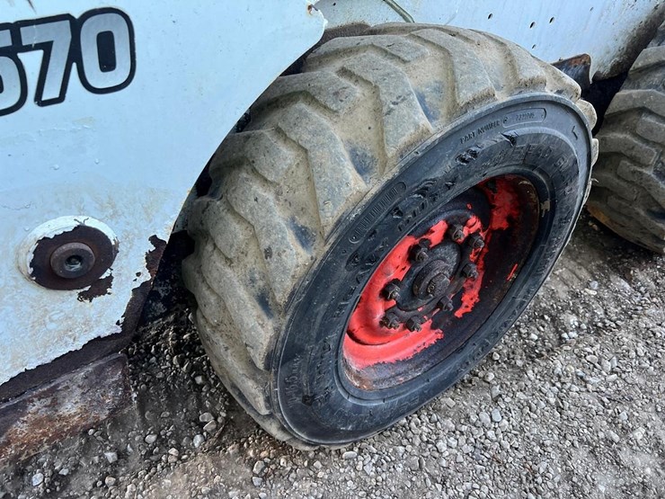 2017-bobcat-s570-image-16