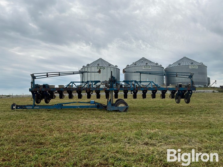 1998-kinze-2600-image-11