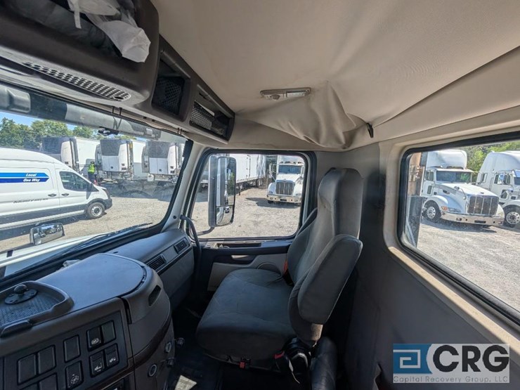 2017-volvo-vnl-t/a-day-cab,-volvo-engine-d13-425-h.p.,-odometer-reading-(miles)-823485,-volvo-i-image-18