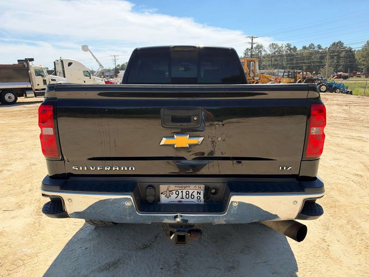2015-chevrolet-silverado-2500-image-6
