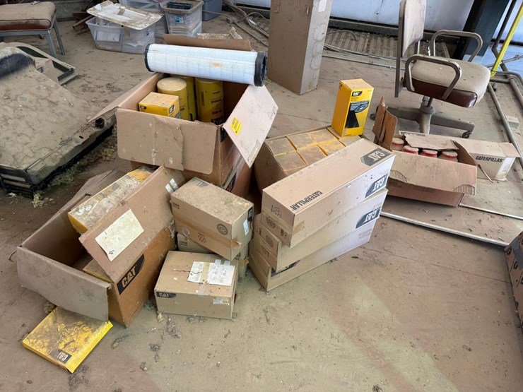 #46819-•-lot-of-caterpillar-filters-inv#46819-image-1