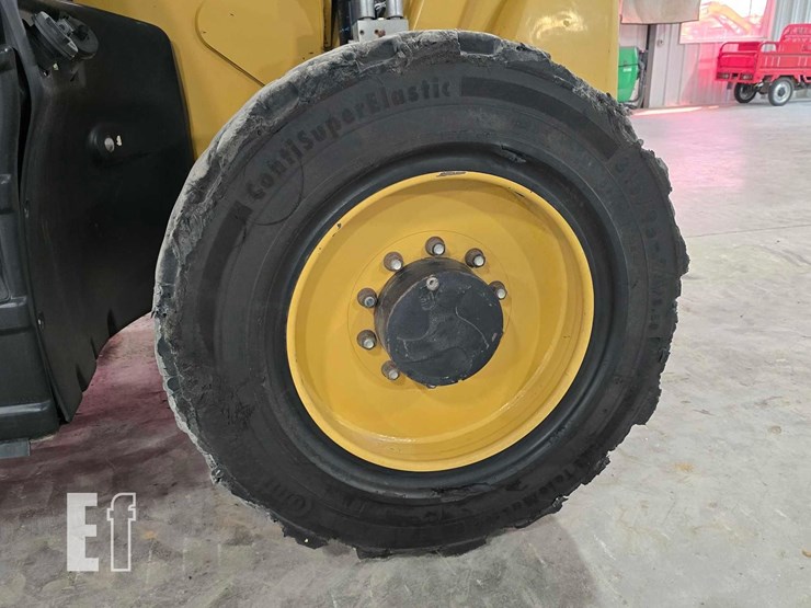 2018-caterpillar-tl943d-image-23