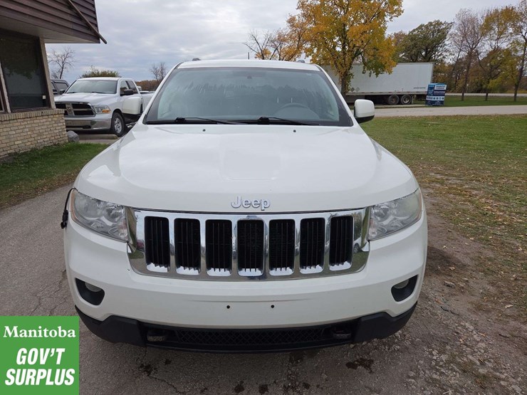 2011-jeep-grand-cherokee-image-8