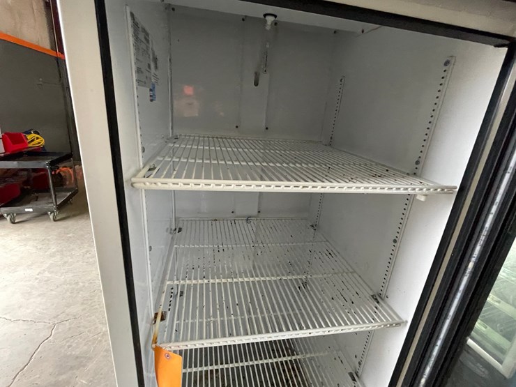 #4673-•-true-commercial-fridge-image-15