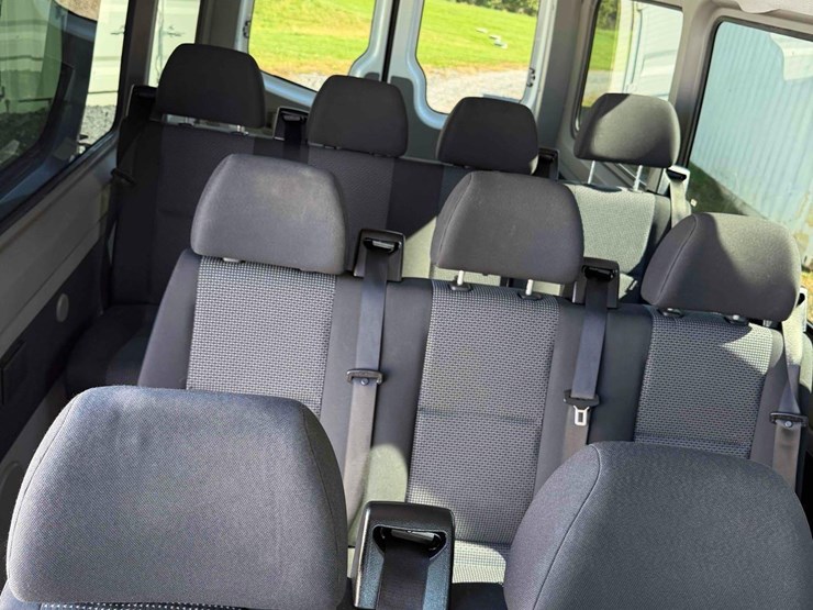 2010-freightliner-passenger-van-image-8