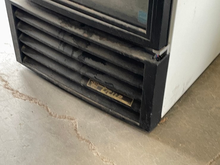 #4673-•-true-commercial-fridge-image-4