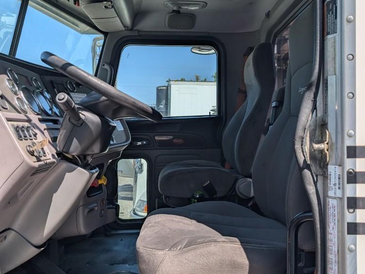 2014-peterbilt-386-image-18