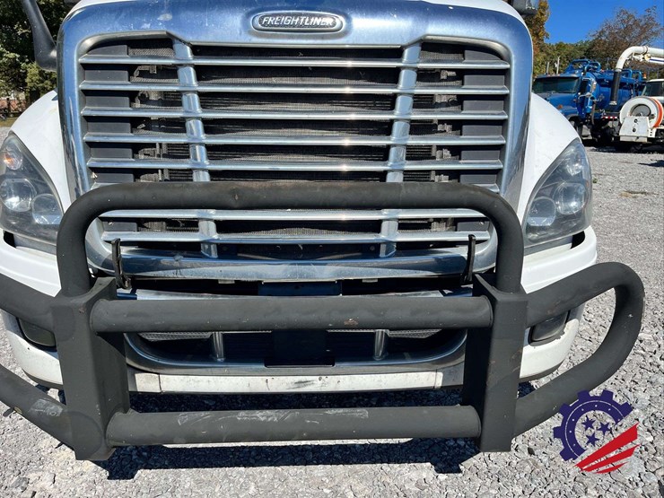 2018-freightliner-cascadia-t/a-truck-tractor-image-12