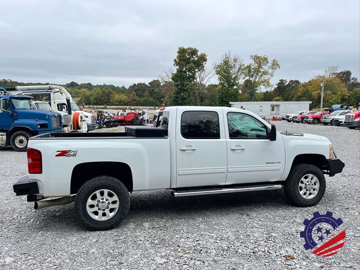 2013-chevrolet-silverado-z71-/-4x4-/-3500hd-pickup-image-4