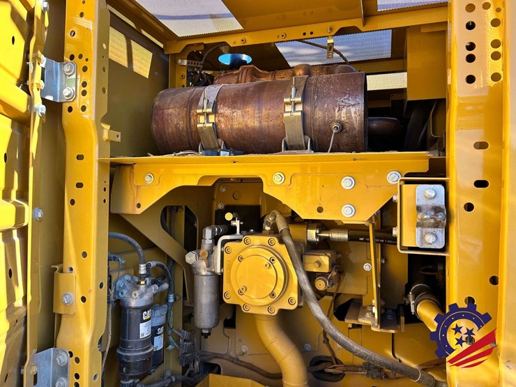 2018-caterpillar-320-image-62