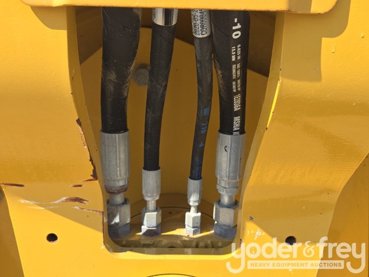 2021-caterpillar-cb34b-image-13