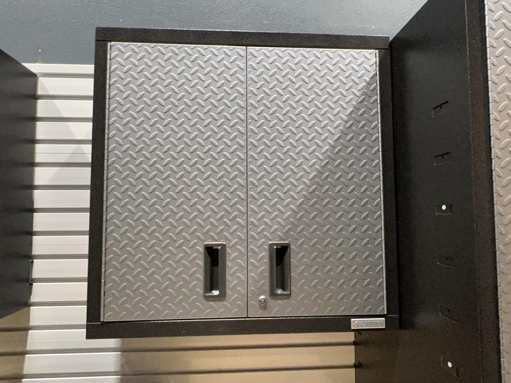 gladiator-cabinets,-tool-chest,-and-workbench-image-5