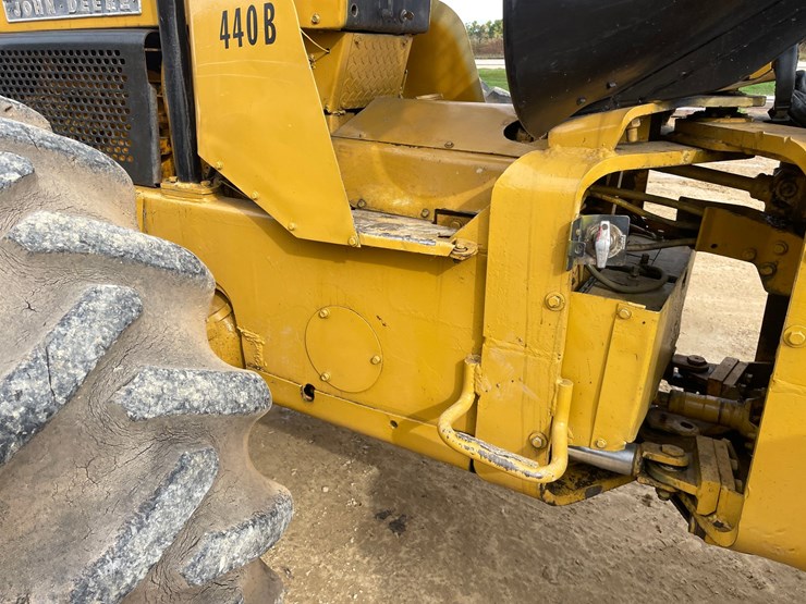 deere-440b-image-23