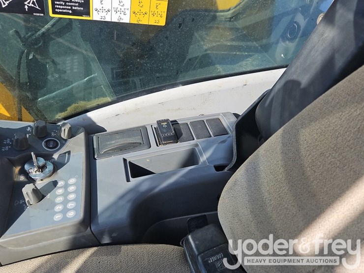 2017-deere-75g-image-27