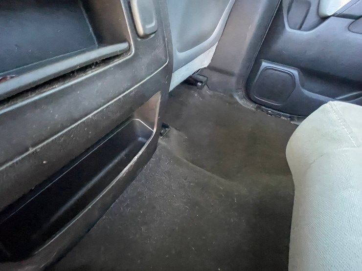 #2754-•-2015-chevrolet-silverado-(title-in-delay)-image-24